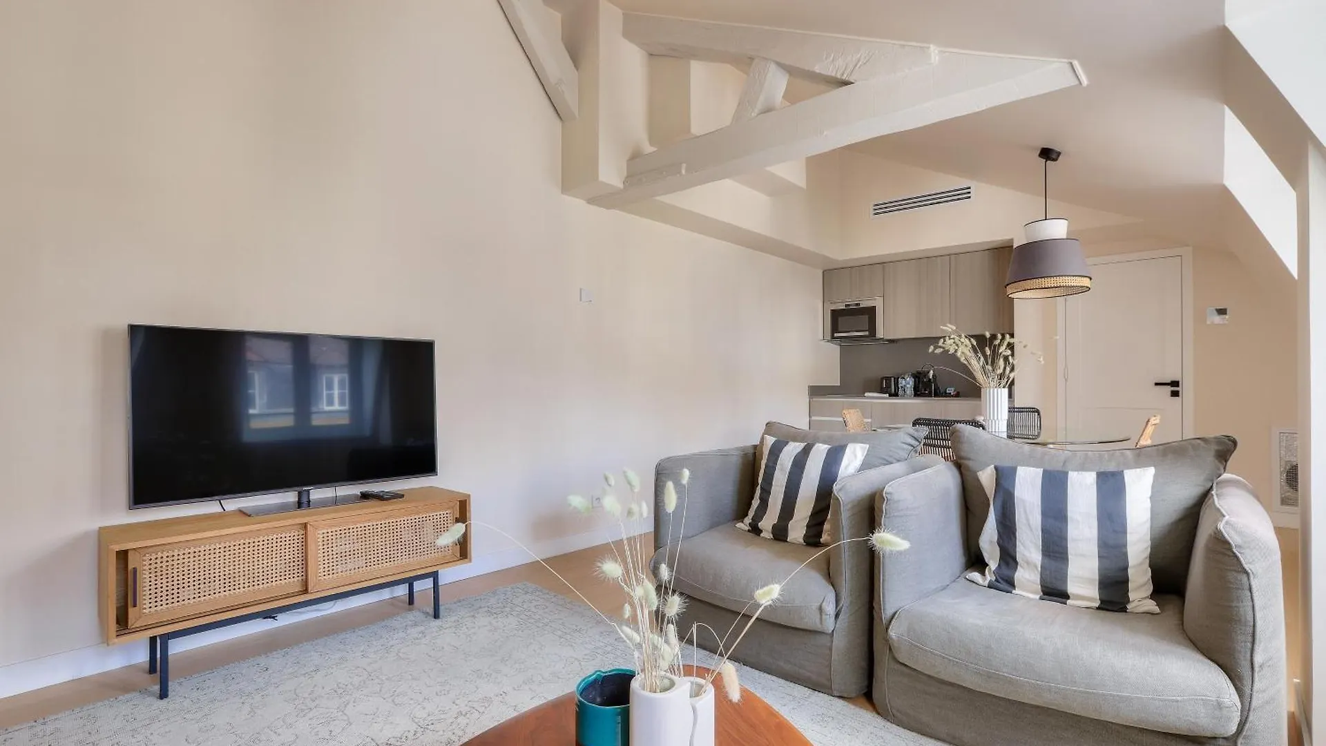 Charmant Appartement Avec Climatisation - Paris 3 contacts